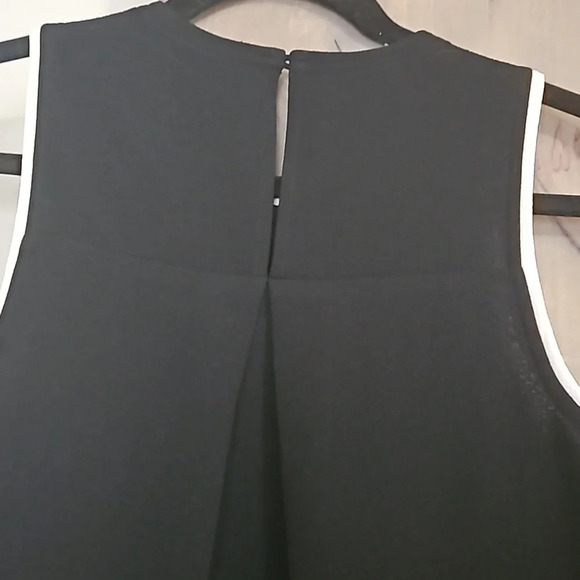 Madewell Crepe Canal tank top back and white. Size XS - Picture 11 of 12